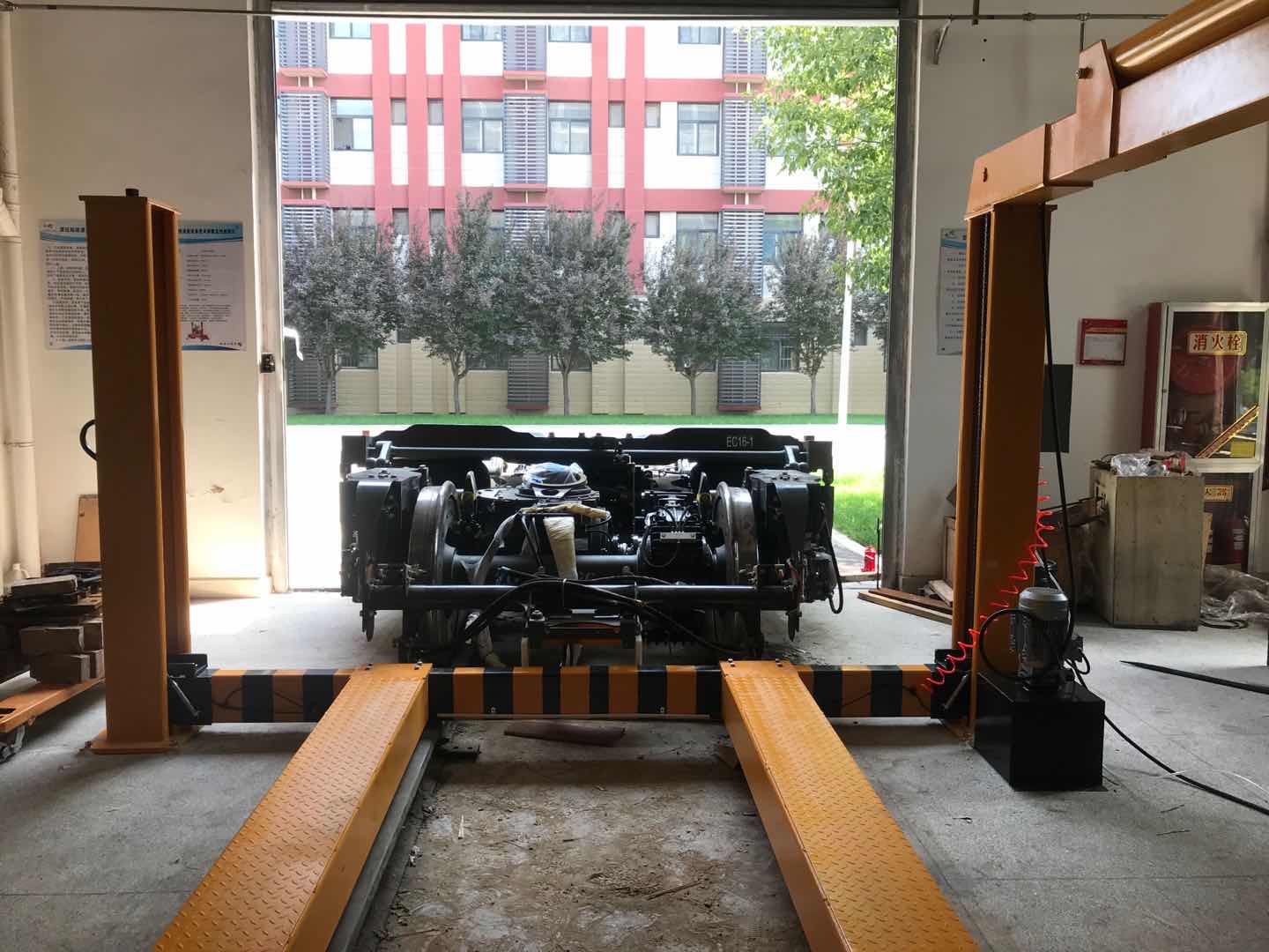 汽車舉升平臺