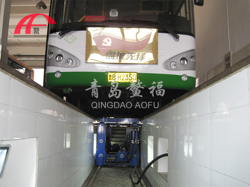 青島公交氣動地溝舉升機
