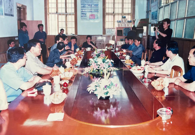 國內(nèi)首臺(tái)橫梁舉升機(jī)
